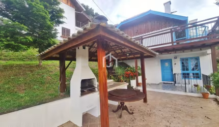 Casa em condomínio fechado com 4 quartos à venda na Colinas Do Imbiri, Campos do Jordão  por R$ 990.000