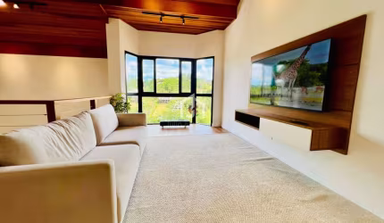Casa em condomínio fechado com 4 quartos à venda no Recanto Araucária, Campos do Jordão  por R$ 2.500.000