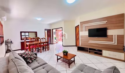 Casa com 4 quartos à venda na Rua Argentina, Parque das Nações, Pindamonhangaba por R$ 750.000