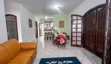 Casa com 3 quartos à venda no Centro, Ubatuba  por R$ 800.000