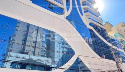 Apartamento com excelente localizaÇÃo, Meia Praia, Itapema - SC