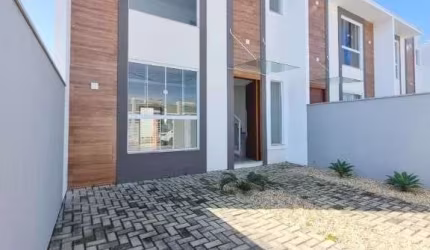 Sobrado, 3 quartos, sendo 1 suíte à venda por R$649.000,Meia Praia,Navegantes/SC