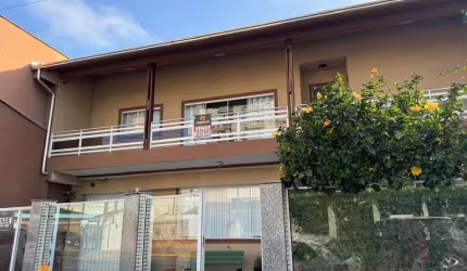 Sobrado no centro de Balneário Piçarras SC!!
