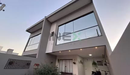 Sobrado mobiliado e equipado 3 suítes 2 vagas no Terras Altas - Camboriú - SC