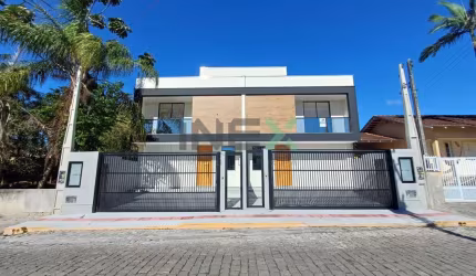 Sobrado novo 3 dormitórios 2 vagas Centro em Camboriú - SC