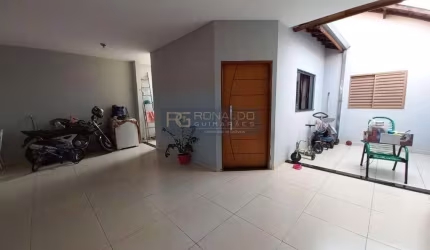 Casa para Venda em Araras, Conjunto Residencial Prefeito Warley Colombini, 2 dormitórios, 1 banheiro, 2 vagas
