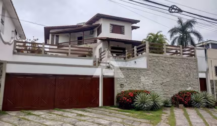 Casa no Itaigara com 4 quartos e 1 suíte, 412m² à venda por R$ 2.500.000,00