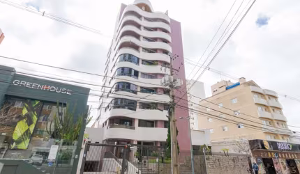 Apartamento com 2 quartos sendo 1 suíte, próximo ao Hospital de Olhos.