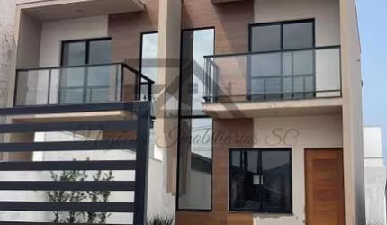 Sobrado a venda no bairro Potecas em São José/SC