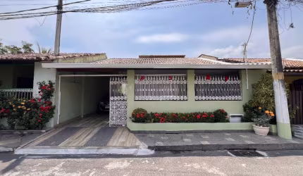 Casa linear com 3 quartos em condomínio na estrada do cachamorra