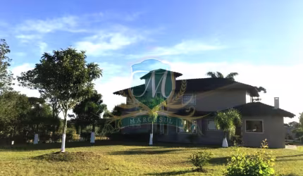 Chácara com 2.882 m² de terreno e uma casa de 420 m², em Pinhais na estrada ecologica a venda, casa com 4 qtos, 3 salas, 5 bh, lareira, 2 pavimentos.