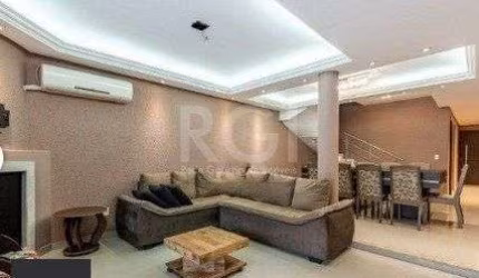 Casa para Venda - 225.43m², 3 dormitórios, sendo 1 suites, 2 vagas - Guarujá