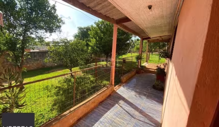 Casa com 3 quartos, 1 suíte, vaga de garagem, varanda, no bairro Hilda, Cruz Alt