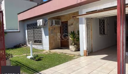 Casa semi mobiliada, 3 dorms, 3 vagas de garagem, Bairro Ponta Porã