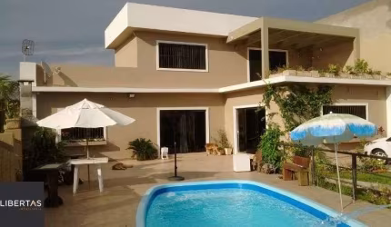 Casa para Venda - 200m², 3 dormitórios, 2 vagas - Centro