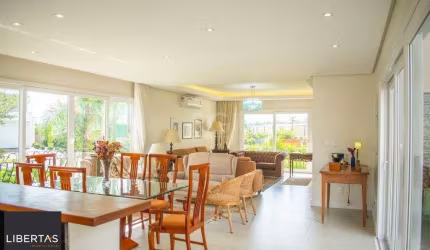 Casa para Venda - 243.12m², 4 dormitórios, sendo 1 suites, 4 vagas - São Vicente
