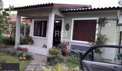 Casa para Venda - 124.3m², 3 dormitórios, 2 vagas - Centro