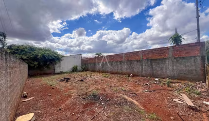 Terreno à venda no Bairro SANTA CRUZ em CASCAVEL por R$ 200.000,00