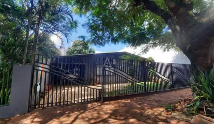 Casa à venda com 1 suíte e 2 quartos, localizada no Centro de Cascavel - Pr., por R$ 1.450.000,00
