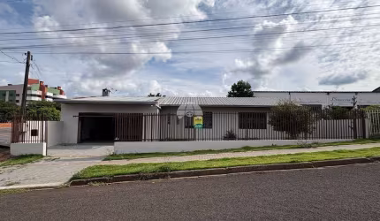 Casa com 3 quartos para alugar na Rua Maria Lora, 46, Menino Deus, Pato Branco, 146 m2 por R$ 2.750