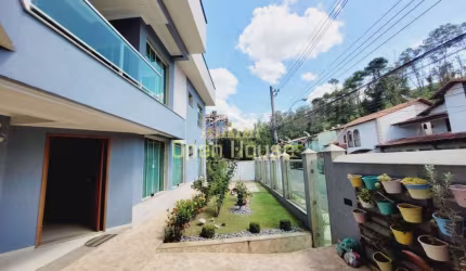Encontre seu Refúgio dos Sonhos em Volta Redonda: Casa de 4 Quartos, 3 Suítes e Espaços Encantadore