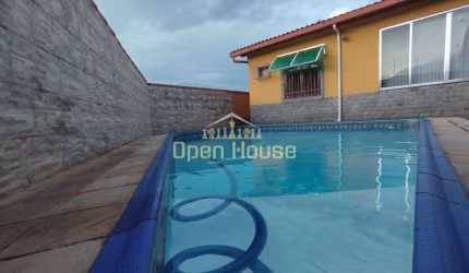 Linda Casa à Venda no Bairro Morada da Colina – 3 Quartos (1 Suíte) com Piscina e Área de Lazer Com