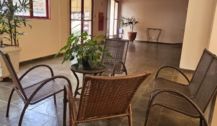 AMPLO APARTAMENTO COM SACADA PRÓXIMO A UNAERP, NOVO SHOPPING E DEMAIS COMÉRCIOS.