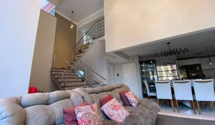 Casa Alto Padrao com 200m2,3 quartos sendo 1 suíte master com hidro e closet a venda no Nova Brasilia