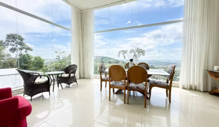 Linda casa no parque Jardim da Serra.