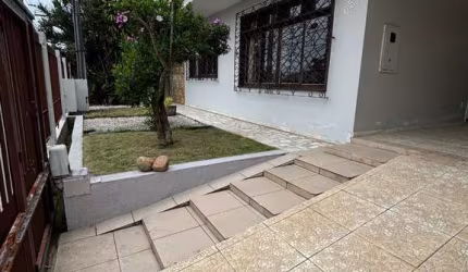 Casa com 4 quartos à venda na Rua Cândido Amaro Damásio, 9887, Jardim Cidade de Florianópolis, São José por R$ 1.500.000