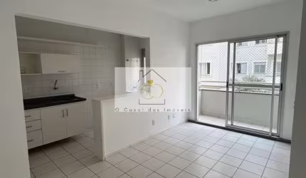Apartamento com sacada e cozinha mobiliada no Parque Jamaica
