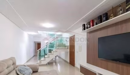 Sobrado no Bom Clima - 125 ms² - 3 dormitórios - 1 suíte - cozinha bem equipada - espaço para churrasqueira e 2 vagas.