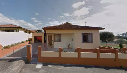 Casa para Venda em Lapa, Centro, 4 dormitórios, 2 banheiros, 3 vagas