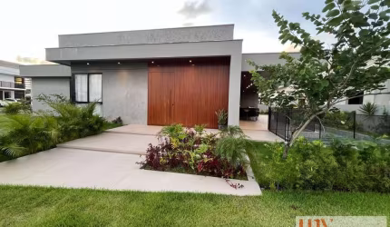 Casa luxuosa com 4 suítes e área de lazer privativa em condomínio fechado no bairro de Intermares