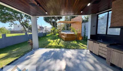 Casa 3 Dormitórios à Venda em Cachoeira do Bom Jesus - R$2.199.000
