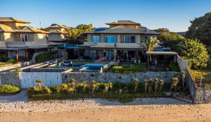 Linda Casa Condomínio Fechado Manguinhos Pé na Areia