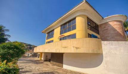 IMÓVEL DE ALTO PADRÃO ENTRE AS PRAIAS DOS OSSOS E JOÃO FERNANDES