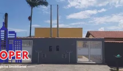 LINDA CASA EM ITANHAÉM COM 2 DORMITÓRIOS SENDO 1 SUÍTE/2 VAGAS DE GARAGEM/PISCINA/ PERTO DA PRAIA VENHA CONHECER!