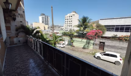Linda casa de 3 quartos centro de Nova Iguaçu RJ na melhor localização.