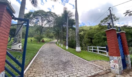 Sítio à venda de porteira fechada em Nova  Friburgo RJ