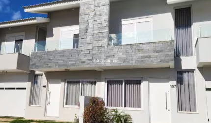 CASA DUPLEX, 3 DORM, SUÍTE, SACADA, CHURRASQUEIRA, PÁTIO !