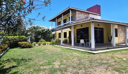Casa com amplo terreno em Vilas do Atlântico!!