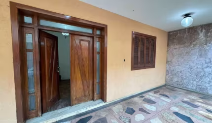 EXCELENTE CASA RESIDENCIAL, PRÓXIMO A PLATINA