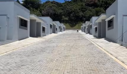 Casa térrea com 02 dormitórios em Condomínio Village - Usina - Atibaia/SP