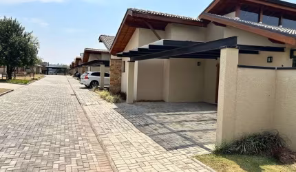 Casa térrea com 03 dormitórios em Condomínio fechado para locação em Atibaia/SP