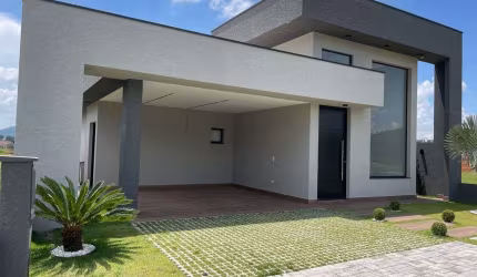 Casa térrea à venda Cond. Portal Lamis em Atibaia - 300m²
