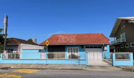 CASA no IRIRIÚ com 5 quartos para VENDA, 211 m²