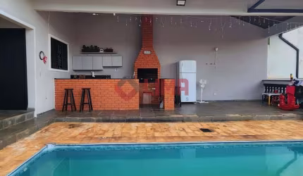 Linda Casa com 4 dormintórios e Piscina - Jd Indepedência - Bauru/SP
