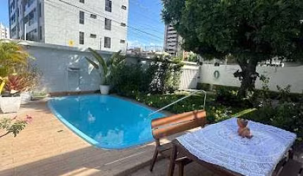 Casa com quartos 360 m² com Piscina