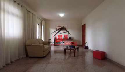 Apartamento Amplo com 4 Quartos, 2 Suítes e 2 Vagas Paralelas